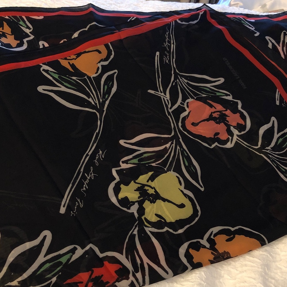 Karl Lagerfeld 100% Polyester Black Rectangular Scarf Bold Floral Print NWT
